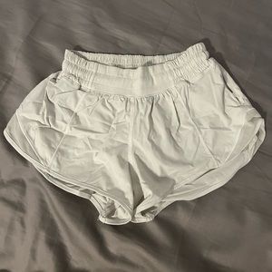 lululemon hotty hots, size 2, low rise, 2.5 in